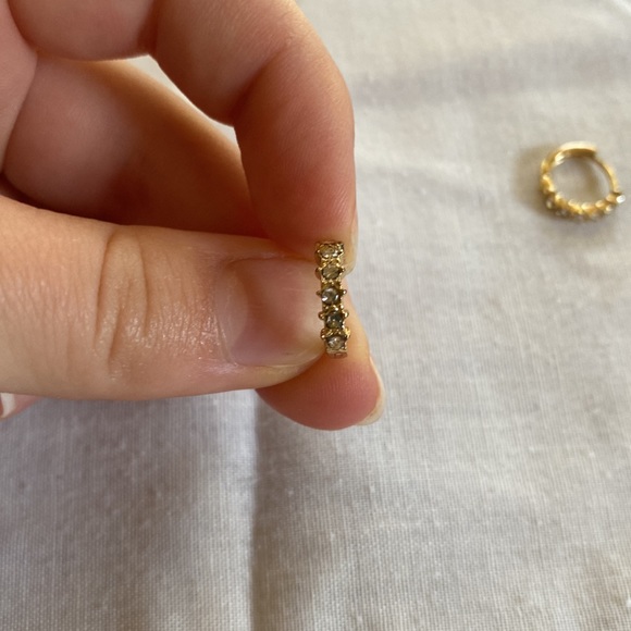 🌸small gold hoops with jewels and star detailing - Picture 3 of 4